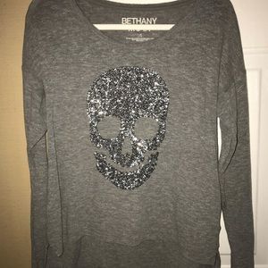 Grey long sleeve w/ sparkly sequin skull. Large